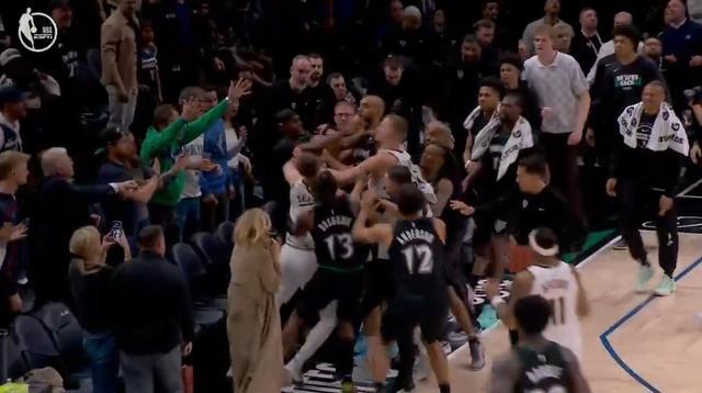 stake官方-NBA官方：约基奇因冲突被罚款5万美元，兰德尔被罚款3.5万